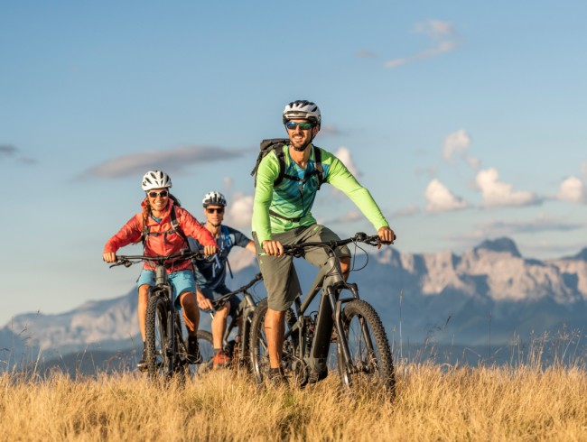 Mountainbiken und E-Biken in der Salzburger Sportwelt © Flachau Tourismus | zooom productions 
